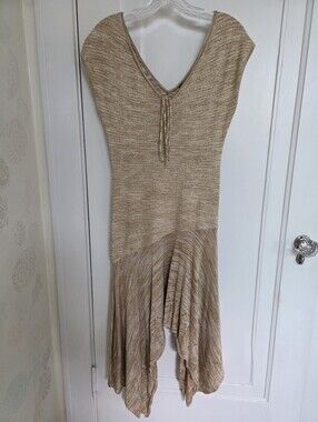 bebe Gold/Neutral Knit V-Neck Midi Dress Size Small